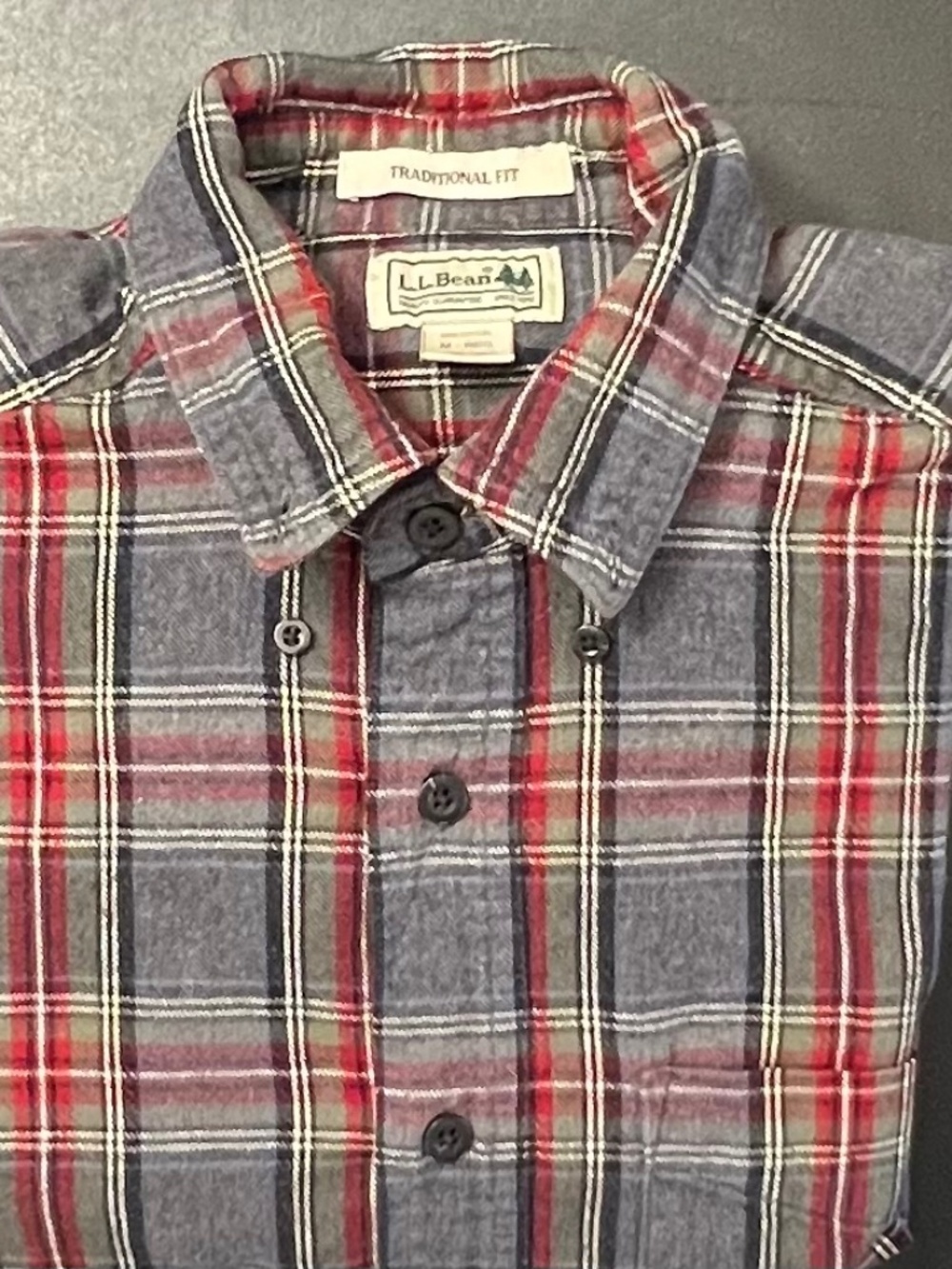 L.L. Bean Men's Scotch Plaid Flannel Shirt Medium Traditional Fit Gray Red Sz. M